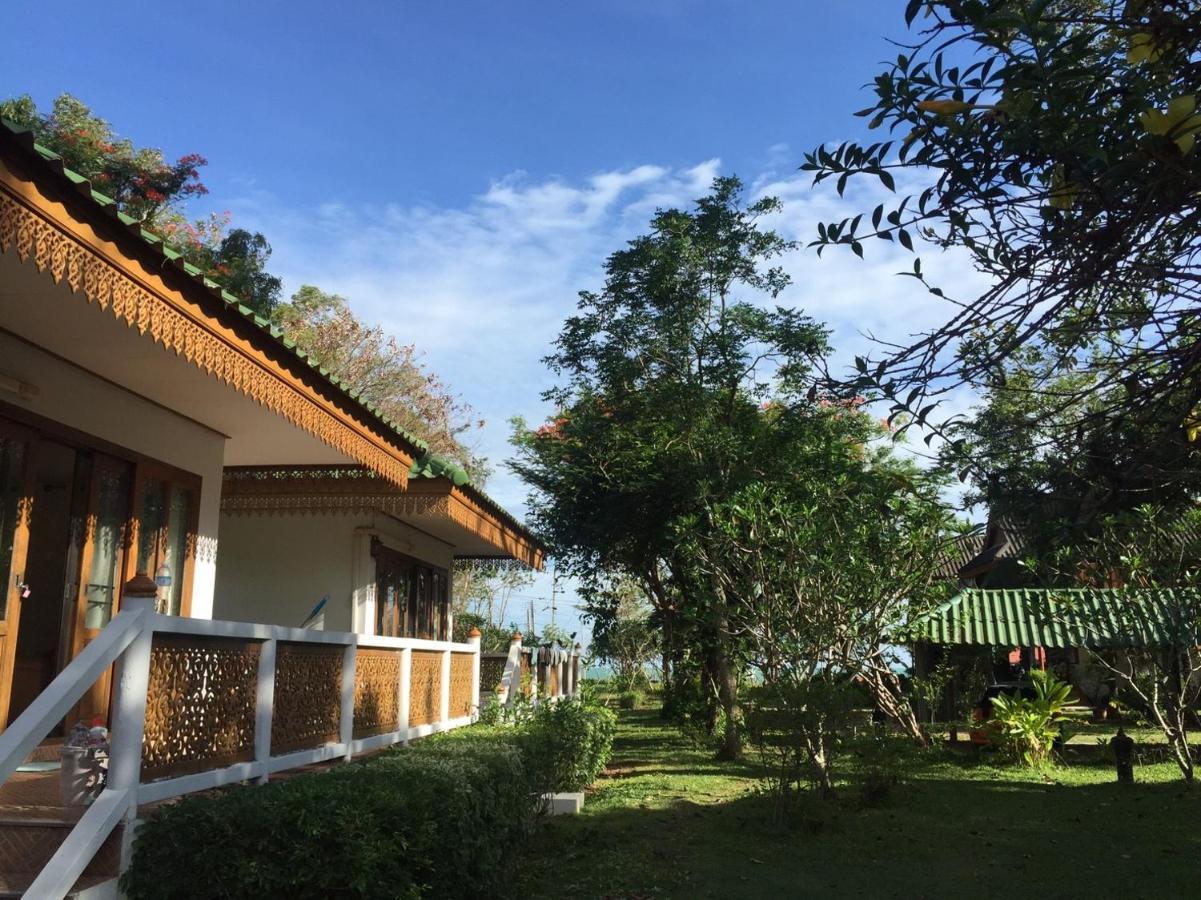 Ruen Thai Rim Haad Klaeng Ngoại thất bức ảnh