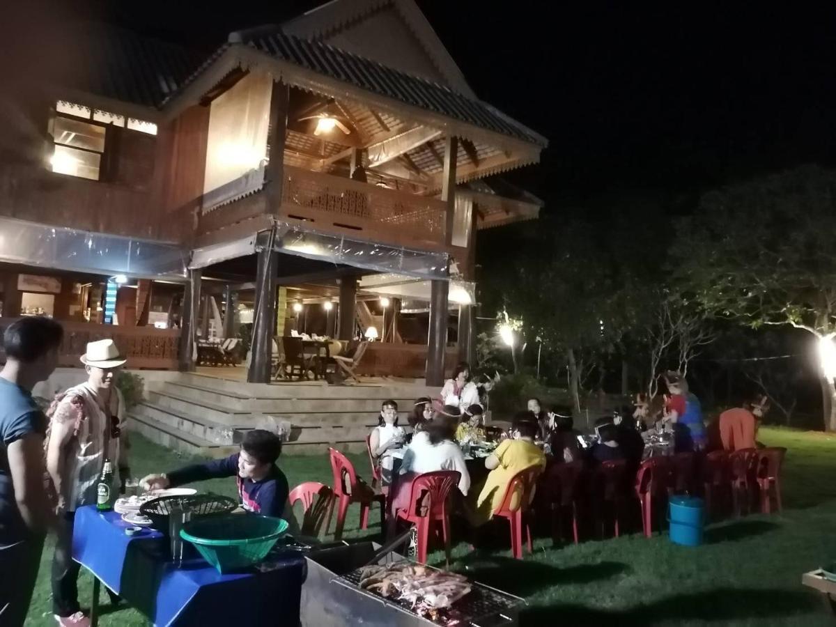 Ruen Thai Rim Haad Klaeng Ngoại thất bức ảnh