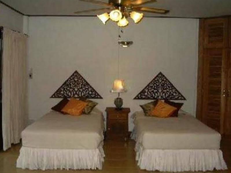 Ruen Thai Rim Haad Klaeng Ngoại thất bức ảnh
